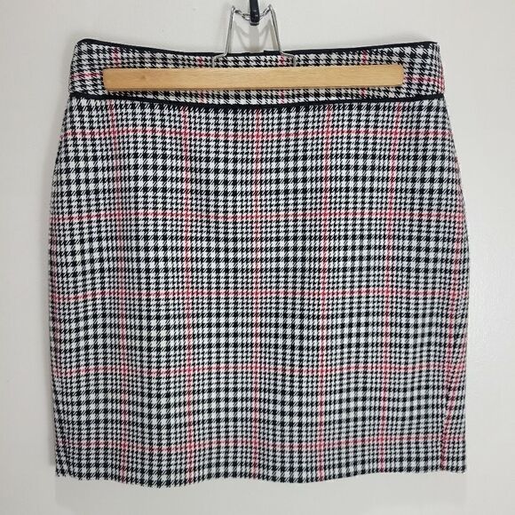 Banana Republic Plaid Mini Skirt - Picture 1 of 5
